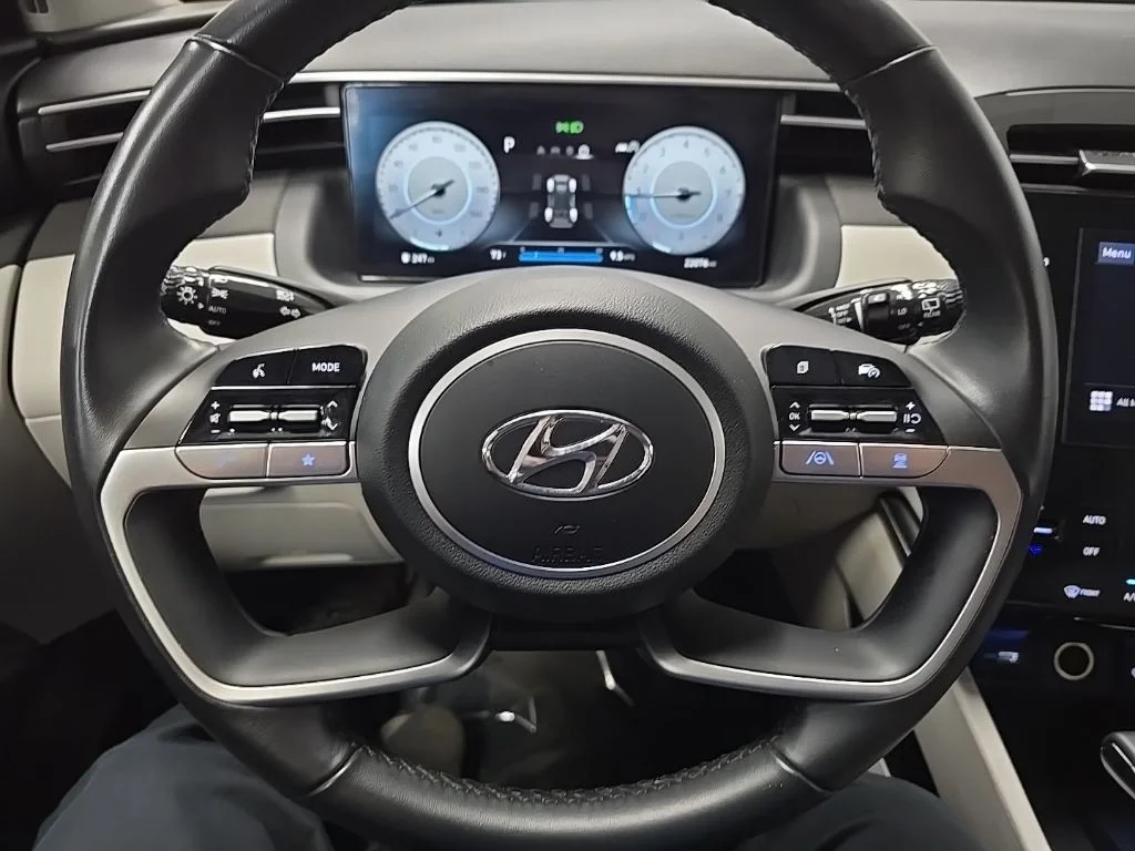 Used 2023 White Pearl Hyundai SEL image 21