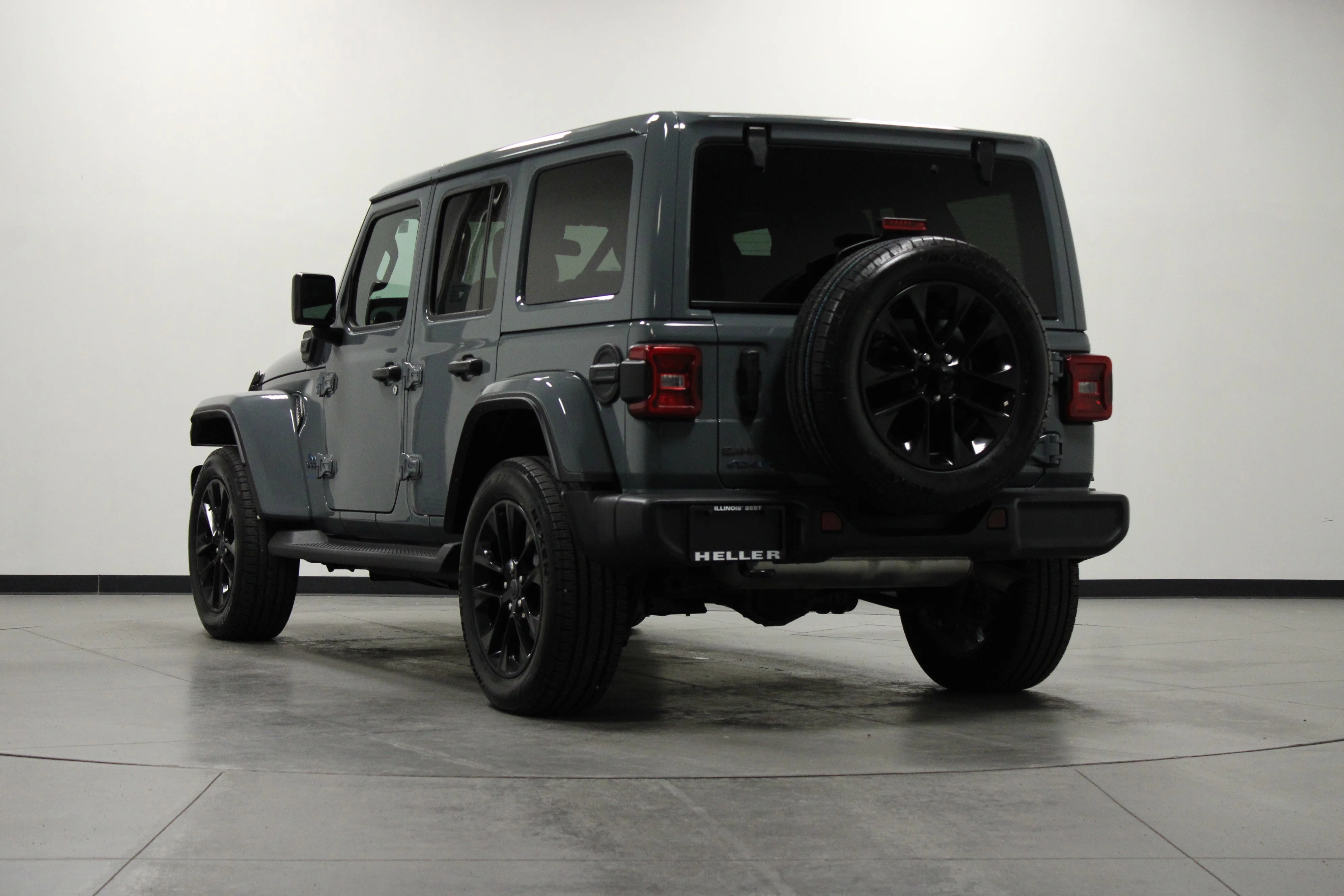 Used 2025 Anvil Clear Coat Jeep Sahara image 6