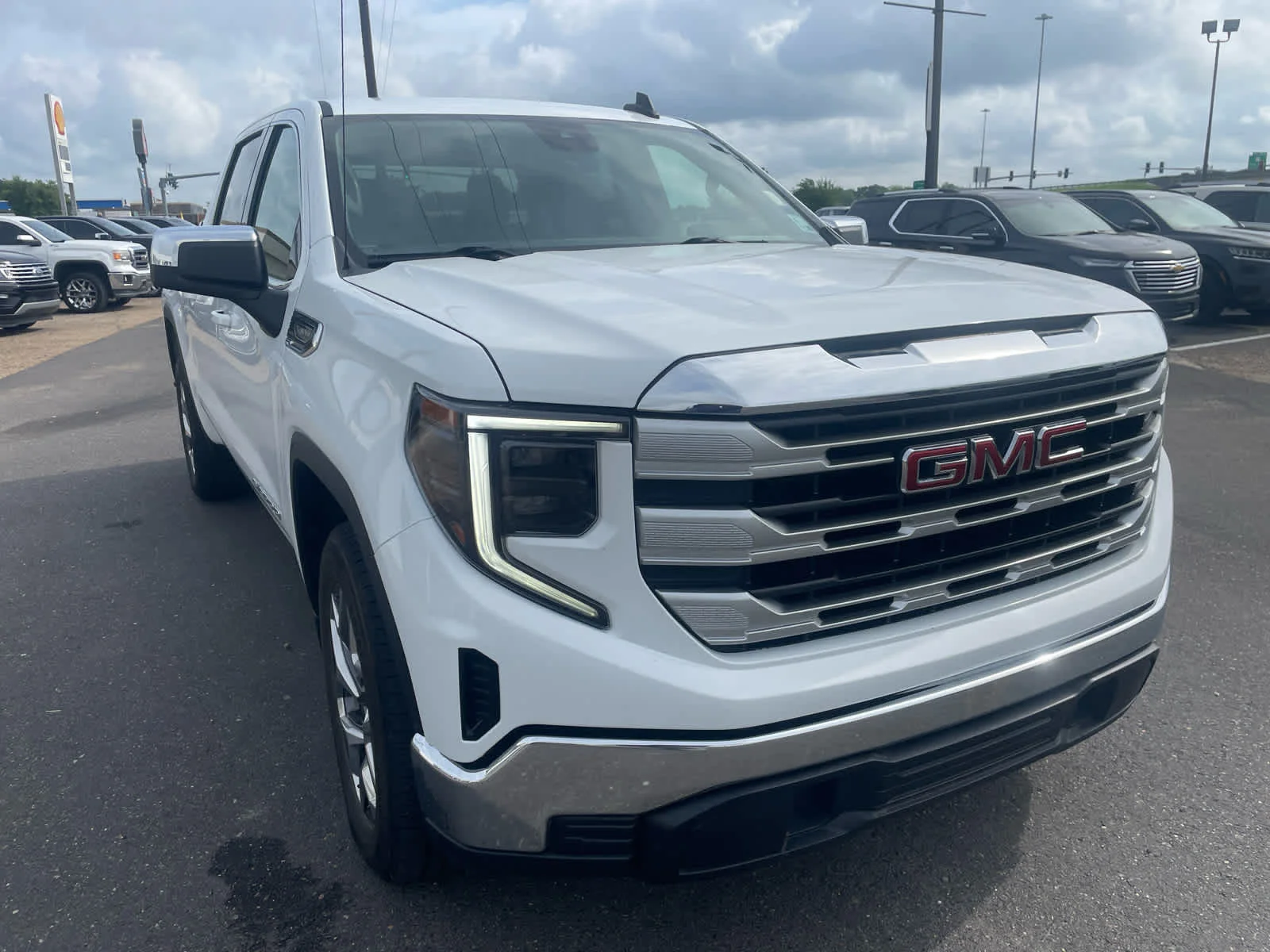 2023 GMC Sierra 2WD Crew Cab Short Box SLE's photo