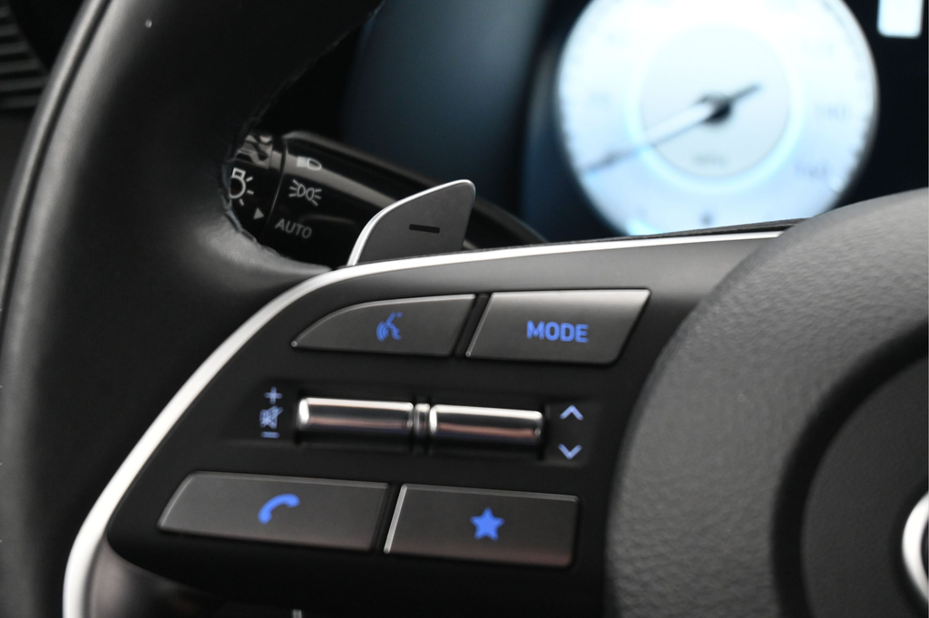 Used 2023 White Hyundai Calligraphy image 18