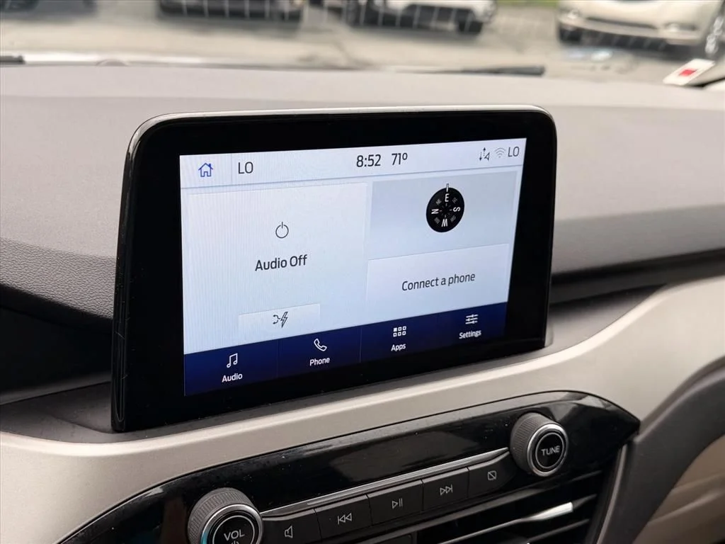 Used 2022 White Ford SE image 23