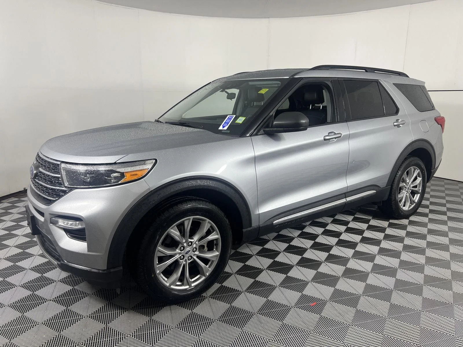 Used 2023 Iconic Silver Ford XLT image 7
