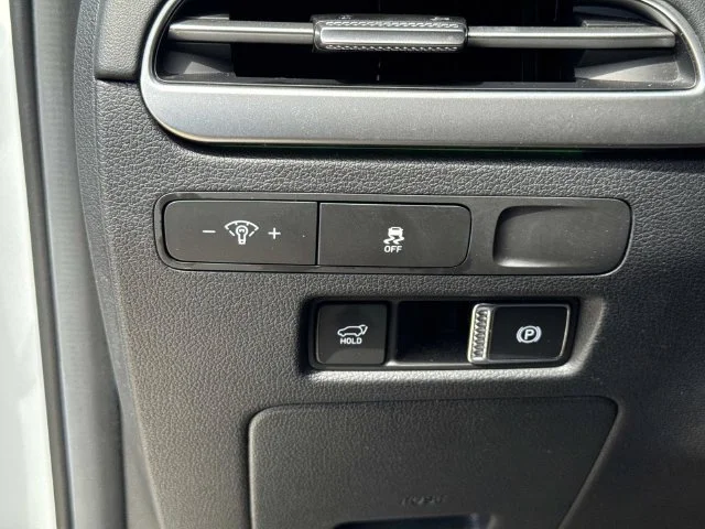 Used 2025 White Hyundai Limited image 35