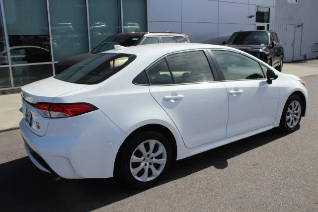 Used 2022 White Toyota LE image 4