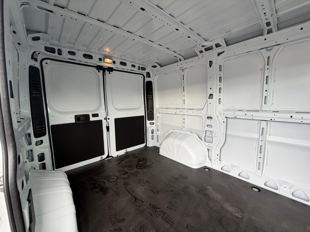 New 2026 Bright White Clear-Coat Exterior Paint RAM Low Roof image 27