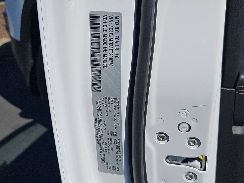 New 2026 Bright White Clear-Coat Exterior Paint Jeep Limited image 32