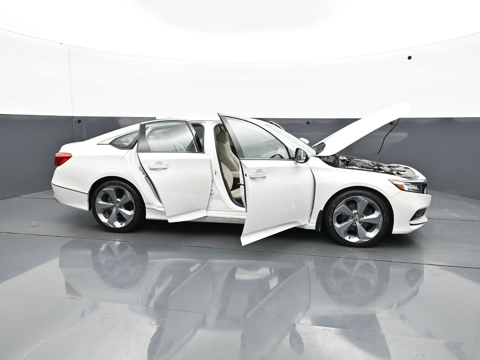 Used 2019 White Honda Touring 2.0T Auto image 41