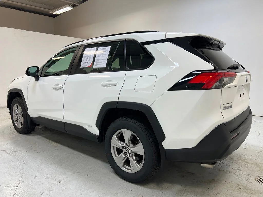 Used 2022 White Toyota XLE image 11