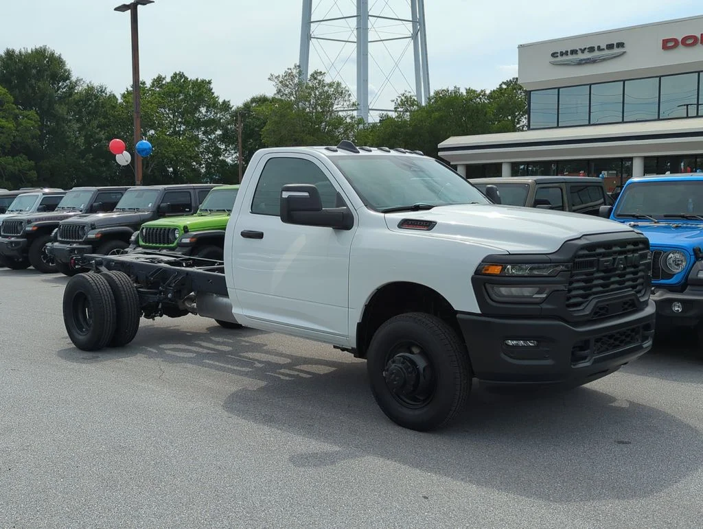 New 2026 Bright White Clear-Coat Exterior Paint RAM Tradesman image 9
