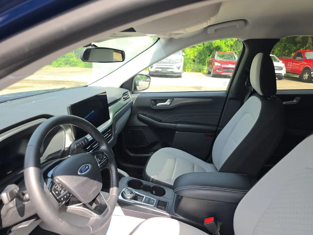 Used 2023 Blue Ford Active image 4