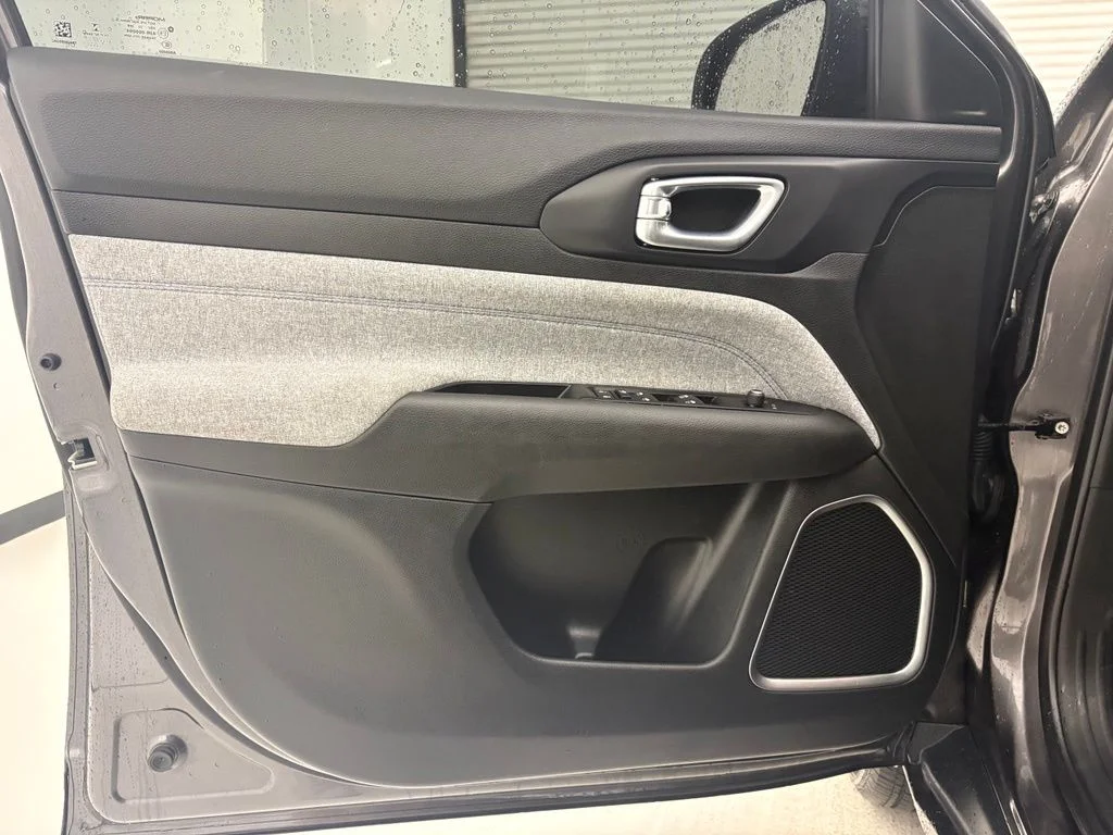 Used 2022 Gray Jeep Latitude image 25
