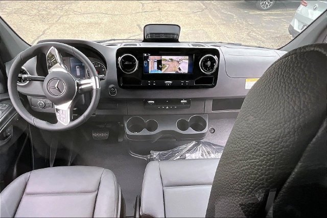 New 2026 Arctic White Mercedes-Benz Cargo 144 WB image 31