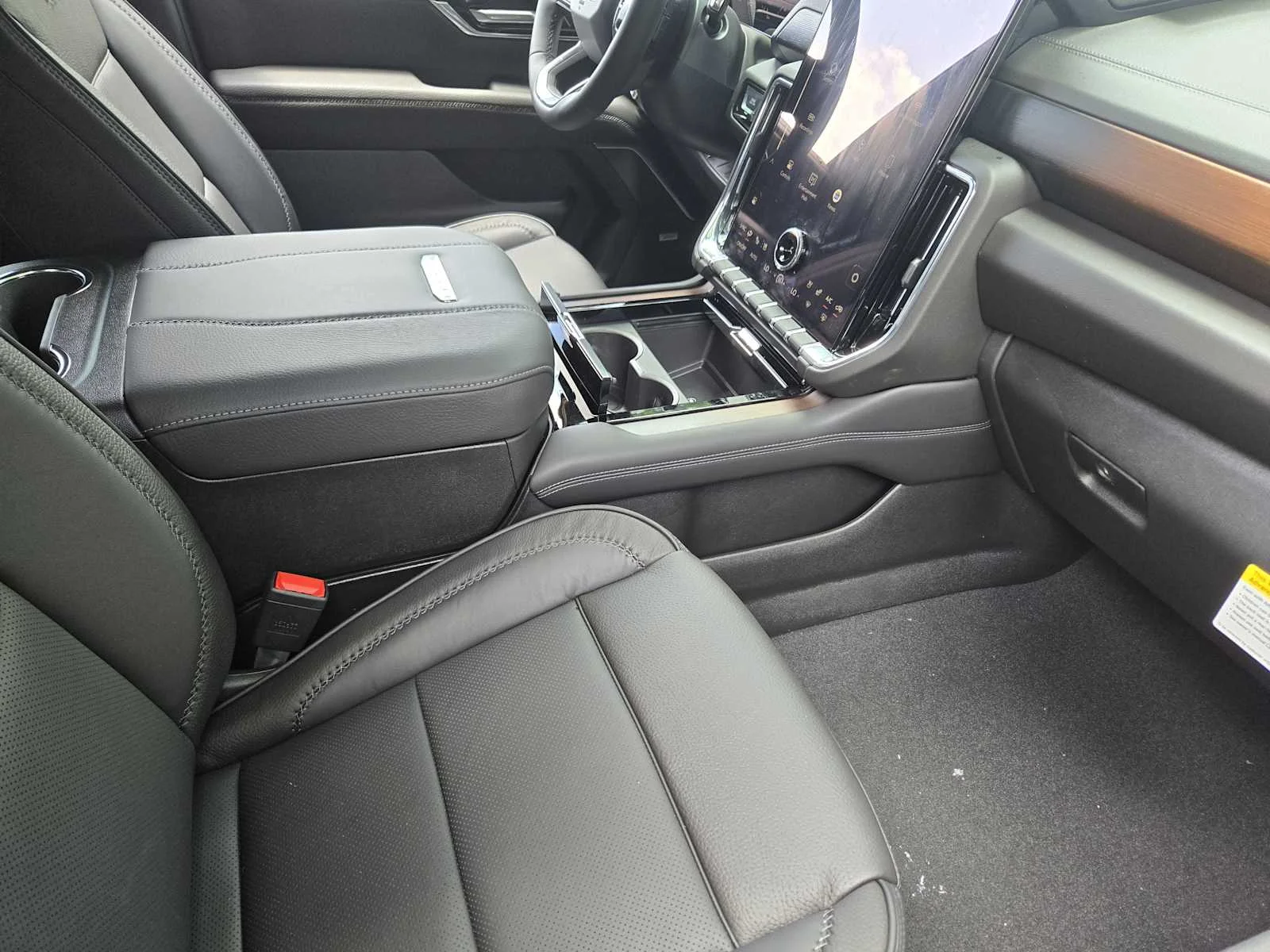 2026 GMC Yukon XL Denali - Photo 9