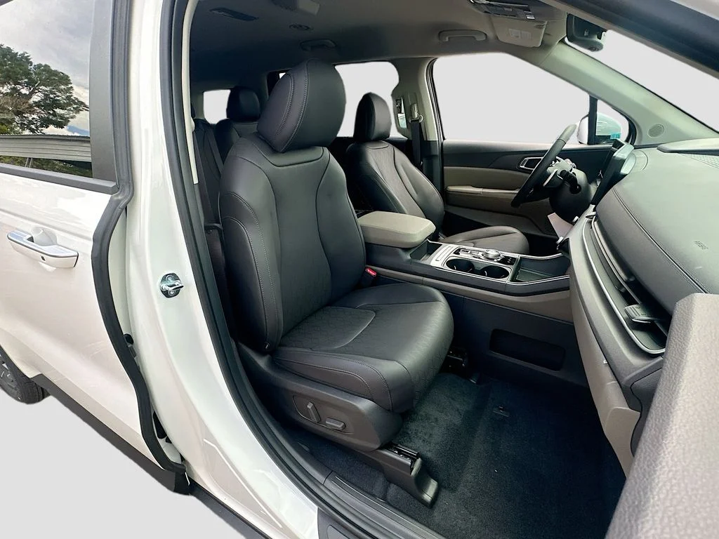 New 2026 Snow White Pearl Kia EX image 29
