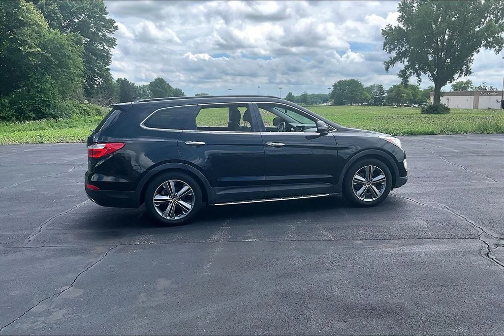 Used 2016 Black Hyundai Limited image 5