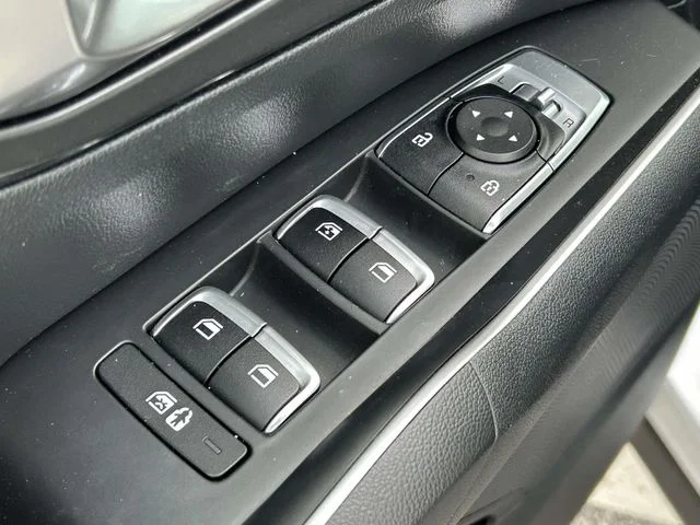 Used 2021 Silver Kia S image 13