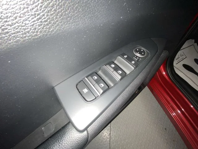 Used 2021 Red Kia LXS image 13
