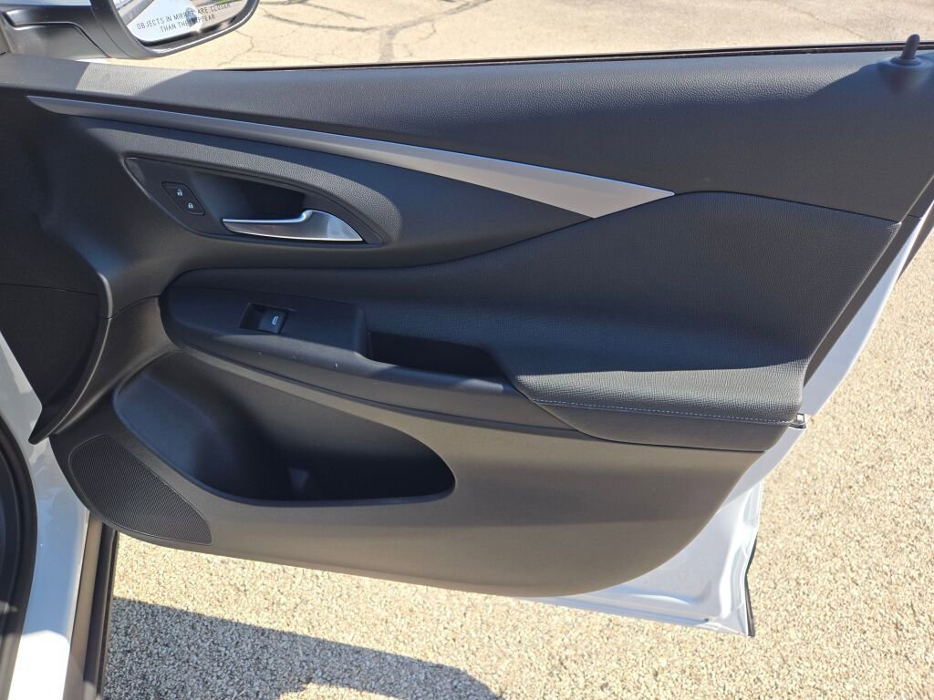 New 2026 Summit White Buick Preferred image 5