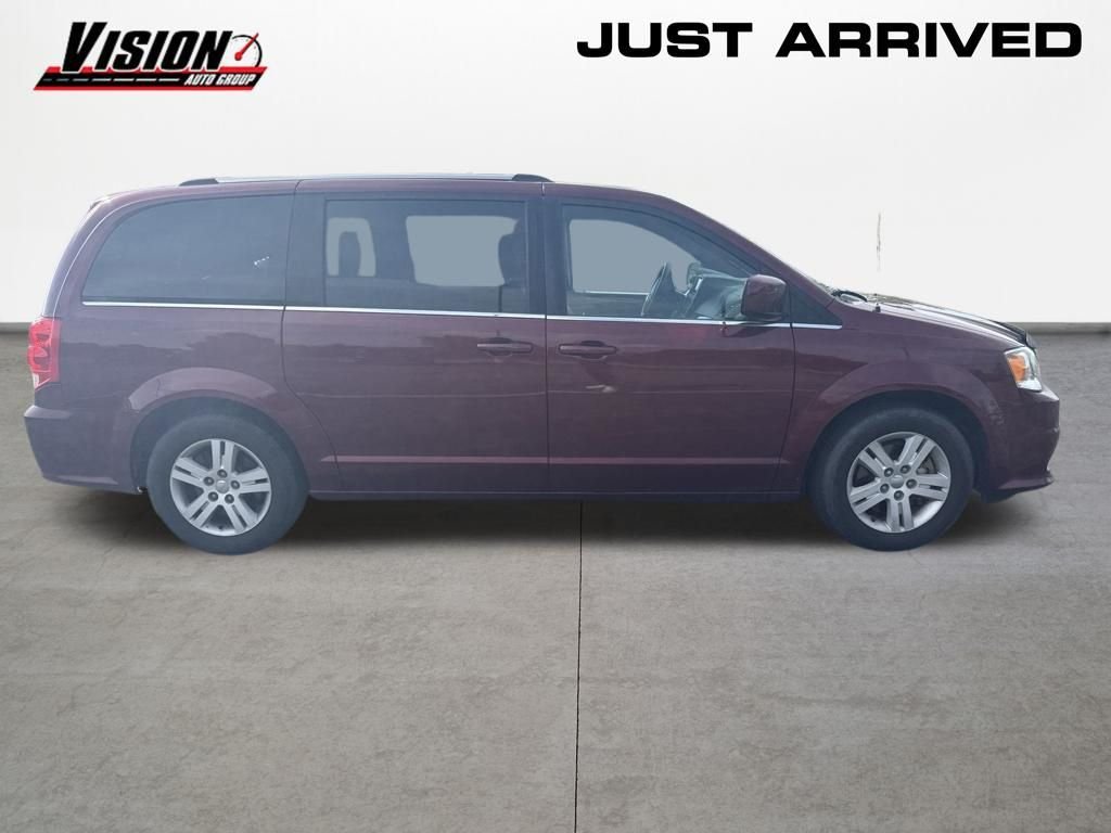Used 2018 Red Dodge SXT image 4