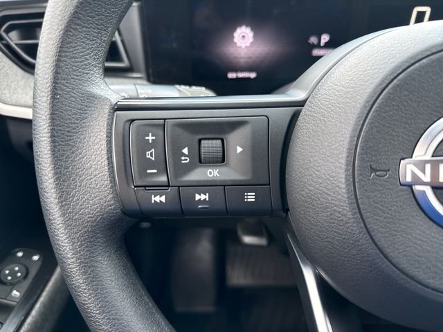 Used 2025 Brown Nissan SV image 29
