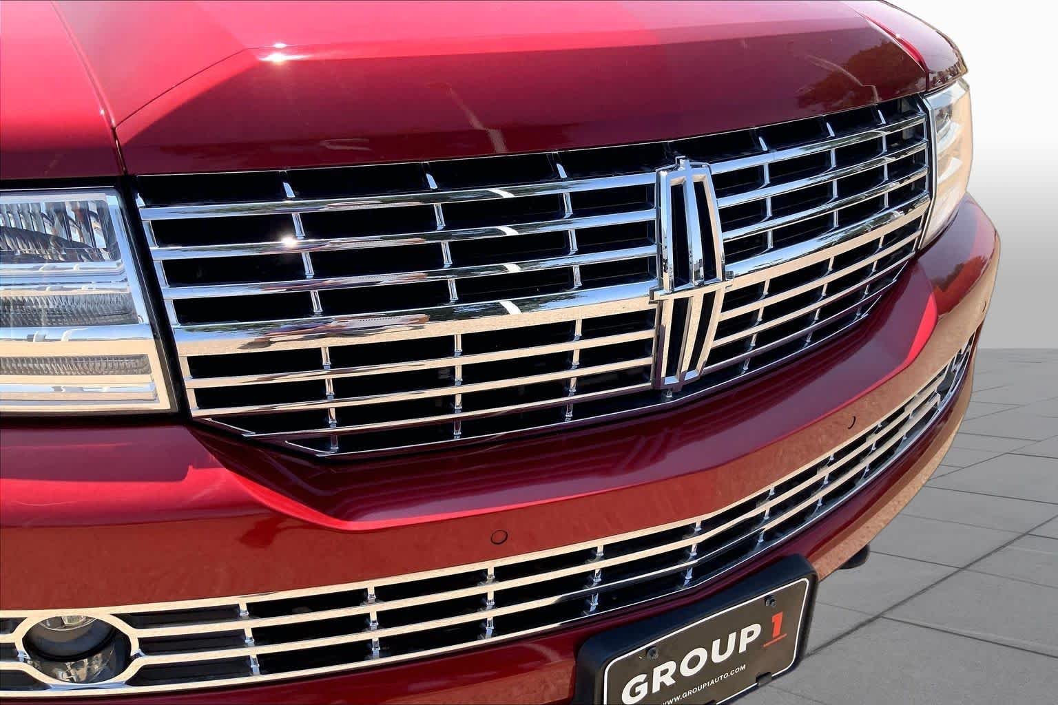 Used 2013 Ruby Red Metallic Tinted Clearcoat Lincoln  image 34