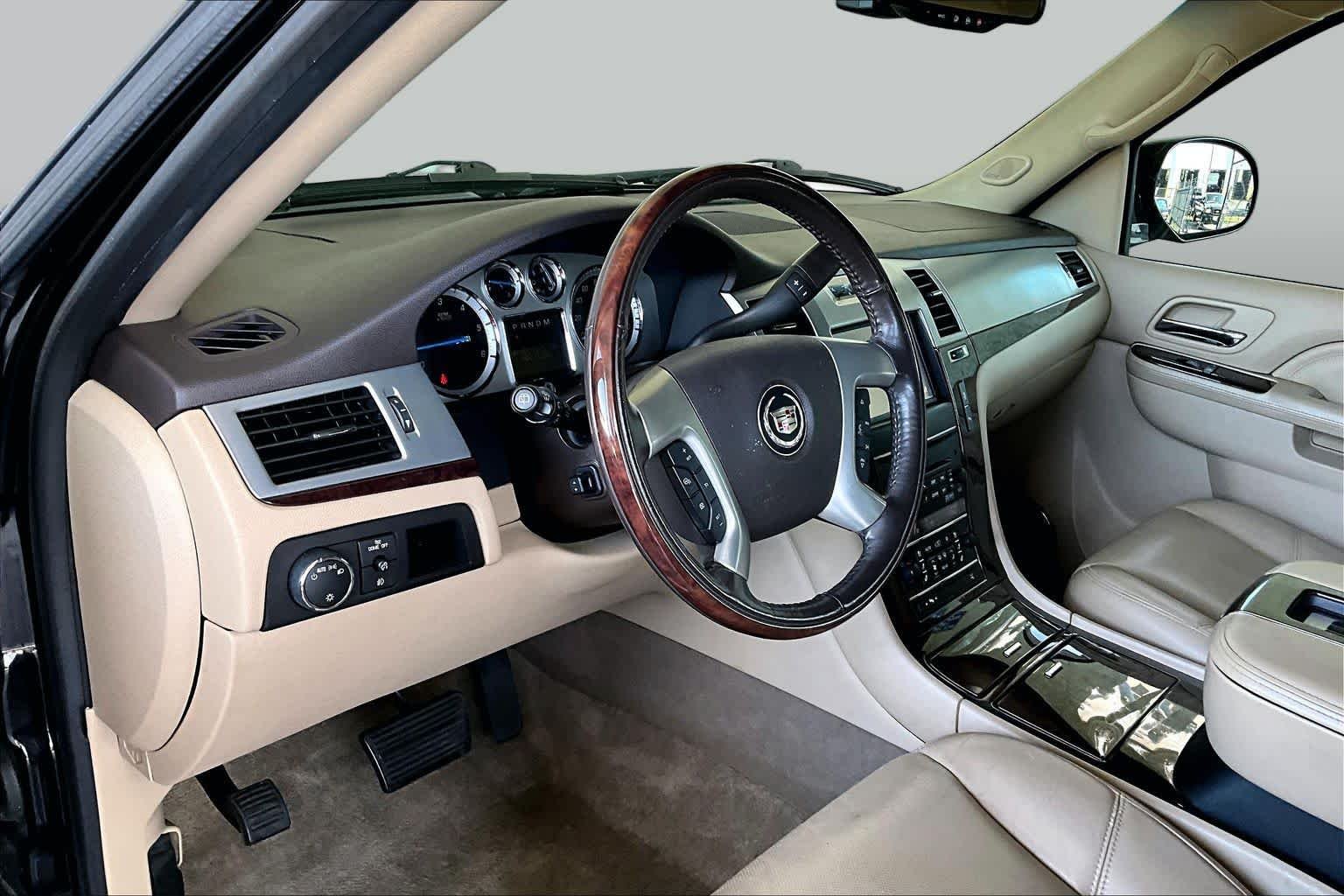 Used 2013 Black Raven Cadillac Luxury image 17