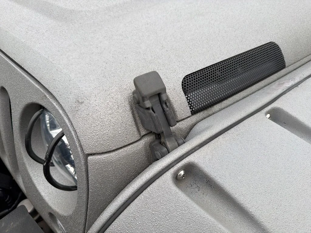Used 2015 Silver Jeep Unlimited Sport image 22
