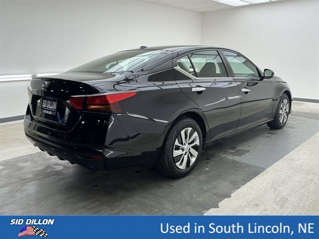Used 2020 Super Black Nissan 2.5 S image 4