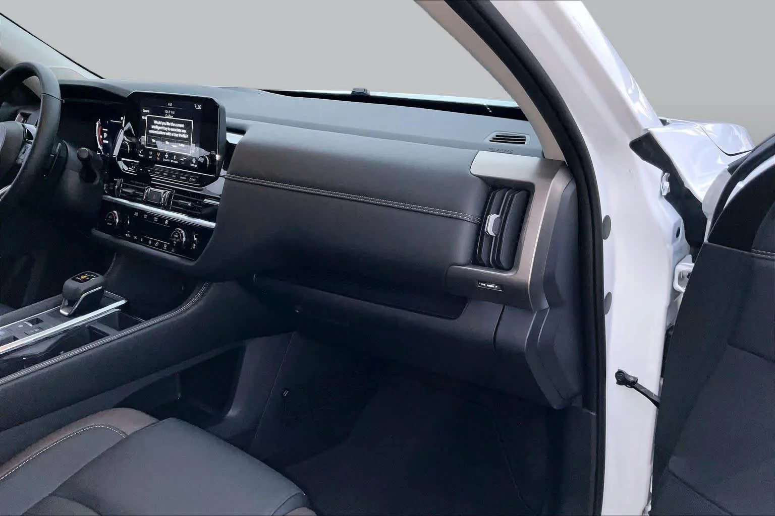 Used 2025 Everest White Pearl Tricoat Nissan Platinum image 19