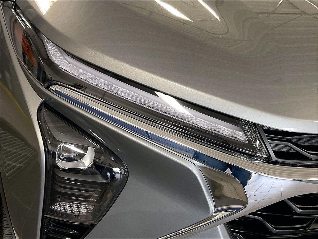 Used 2025 Gray Chevrolet LT image 31