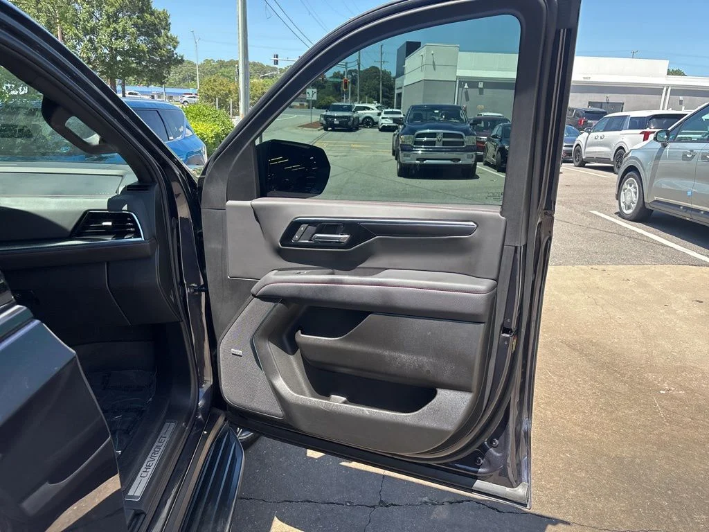 Used 2025 Gray Chevrolet RST image 25