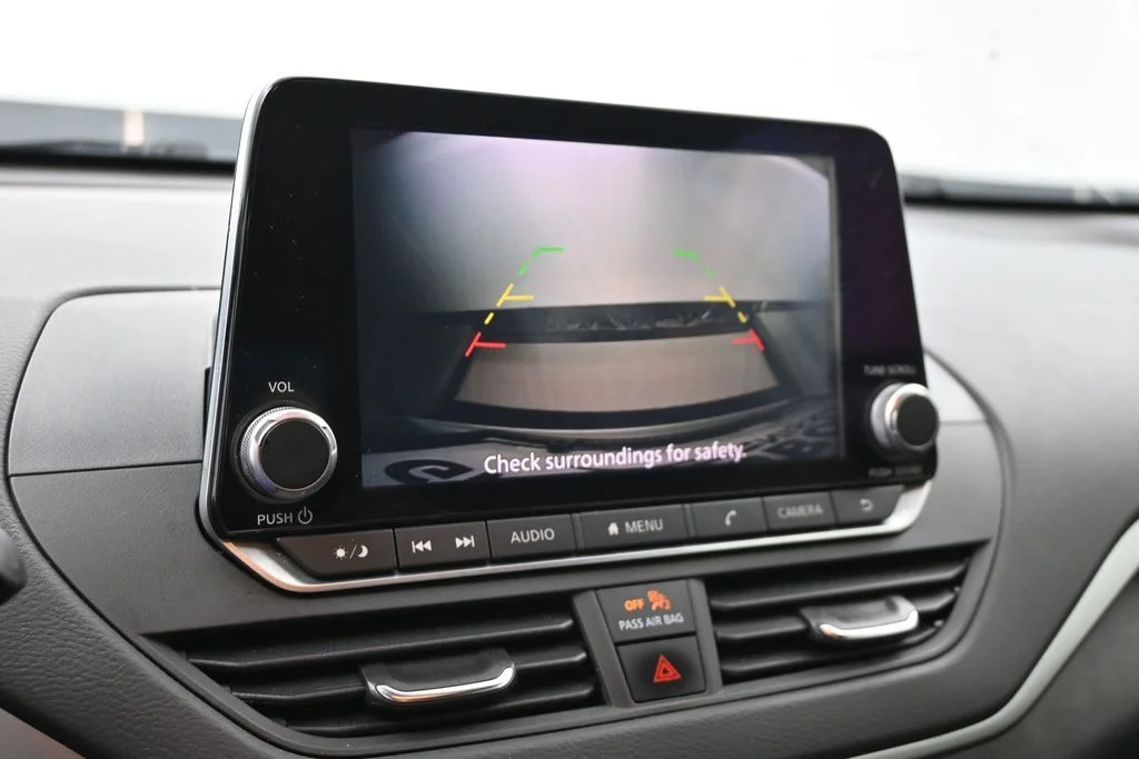 Used 2022 Silver Nissan 2.5 SV image 22
