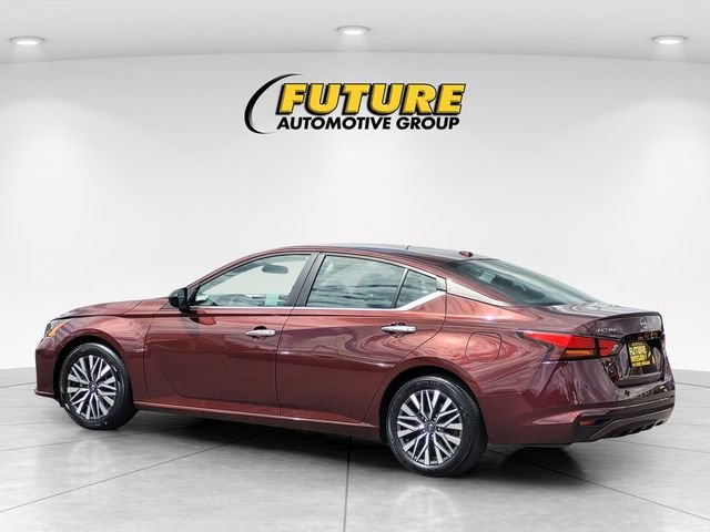 Used 2025 Red Nissan 2.5 SV image 7