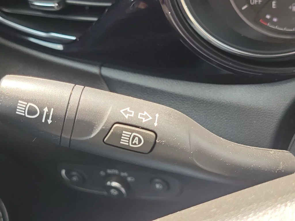 Used 2022 Blue Buick Select image 10