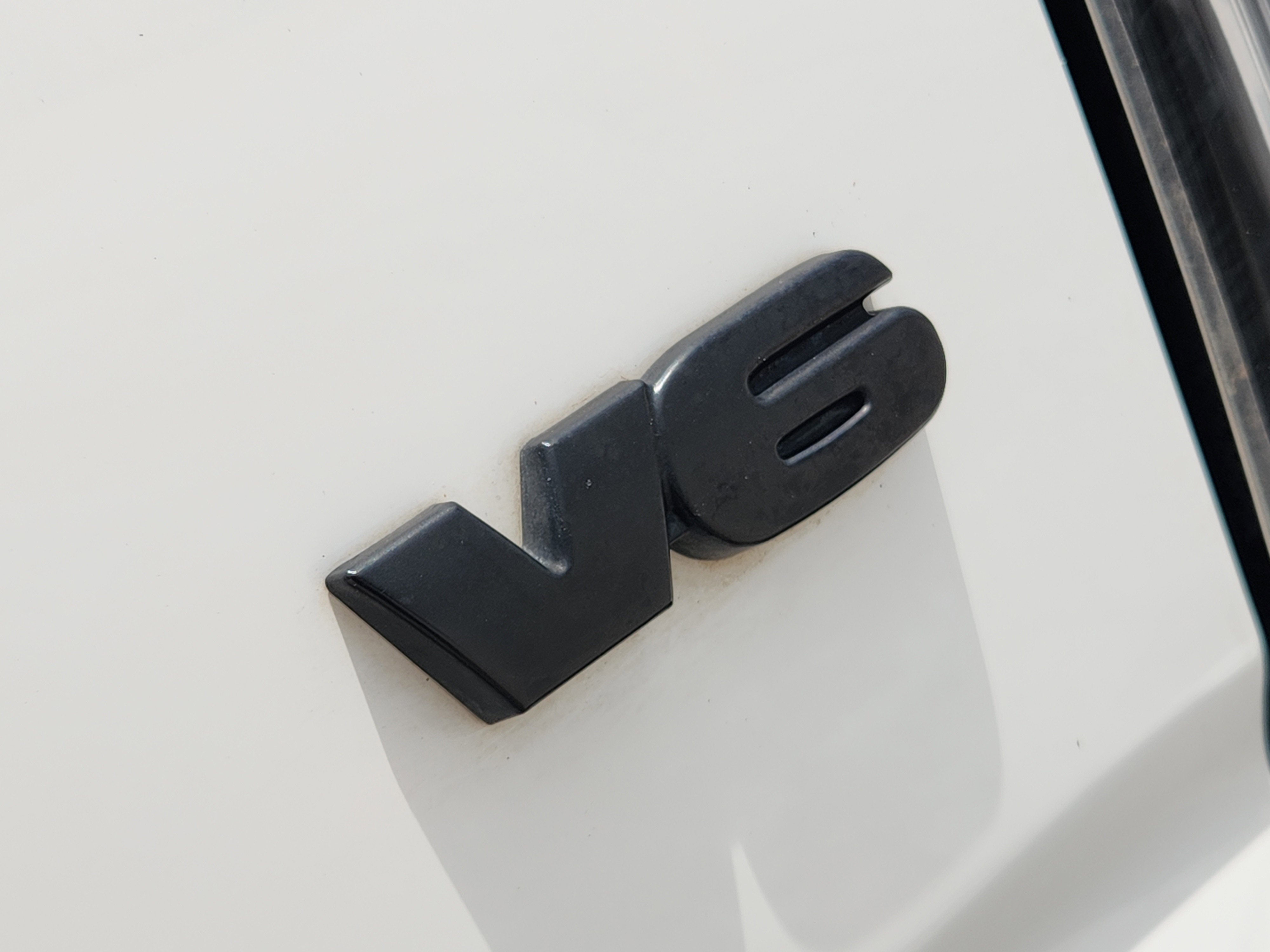 Used 2022 White Toyota SR5 image 13