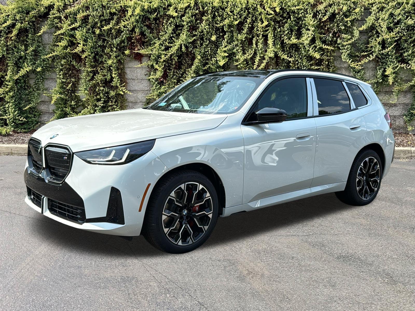 New 2026 Alpine White BMW M50 xDrive image 3