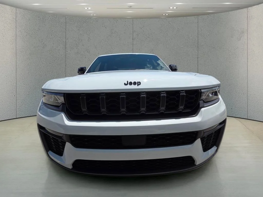 New 2026 Bright White Clear-Coat Exterior Paint Jeep Limited image 2