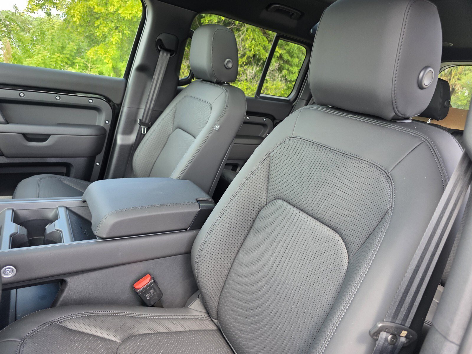 New 2026 Santorini Black LAND ROVER X-Dynamic SE image 11