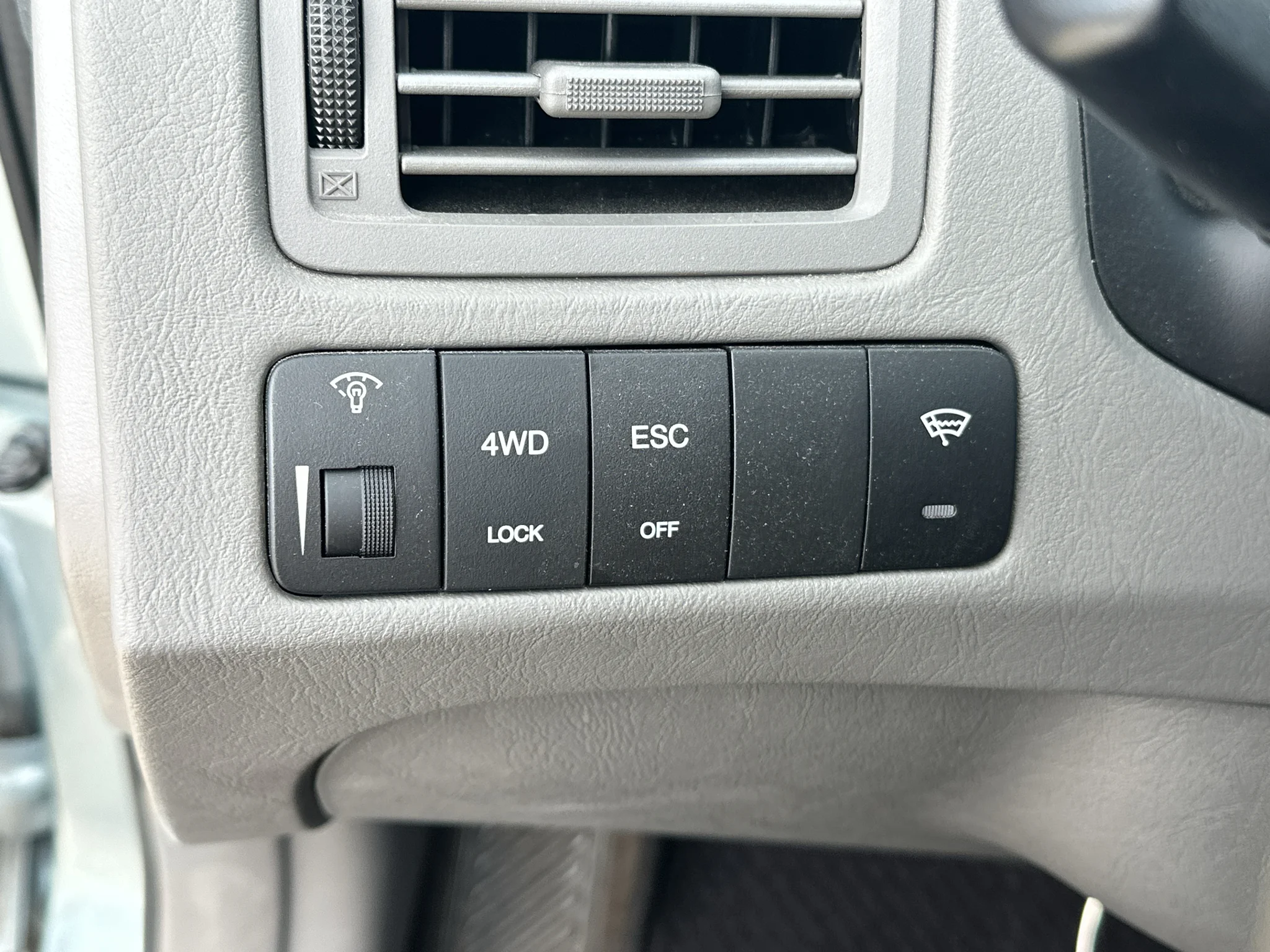 Used 2009 Desert Sage Metallic Hyundai SE image 22