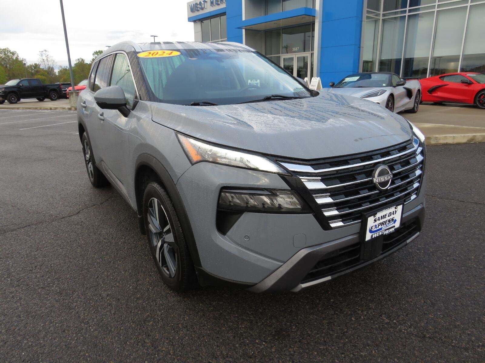 Used 2024 Boulder Gray Pearl Nissan SL image 3