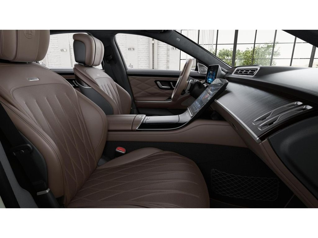 New 2026 MANUFAKTUR Moonlight White Metallic Mercedes-AMG AMG® S 63 E 4MATIC Sedan image 4
