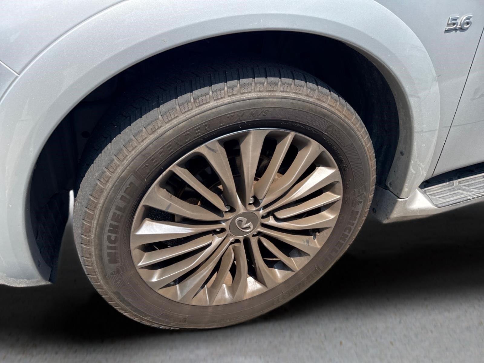 Used 2019  INFINITI  image 3