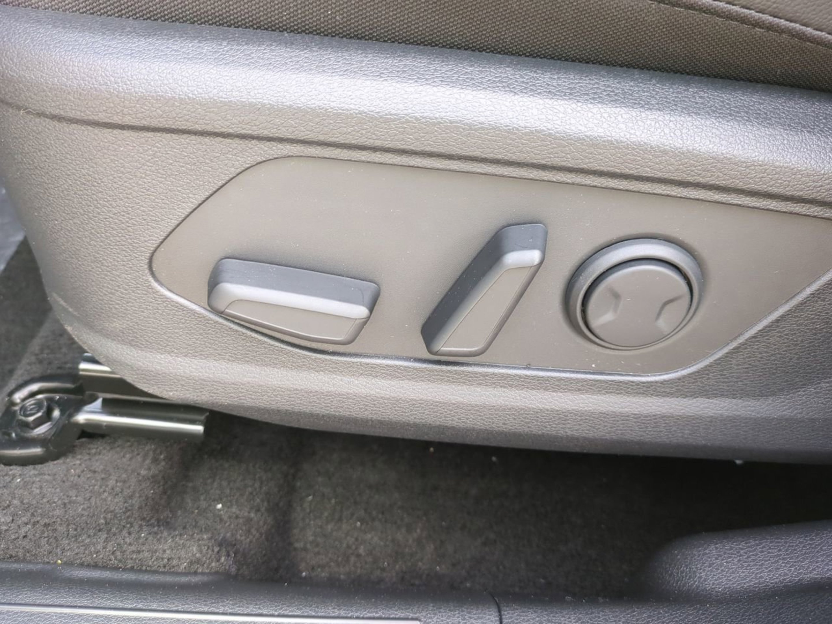 New 2026 Glacial White Pearl Kia EX image 23