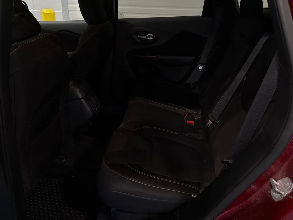 Used 2015 Red Jeep Latitude image 10