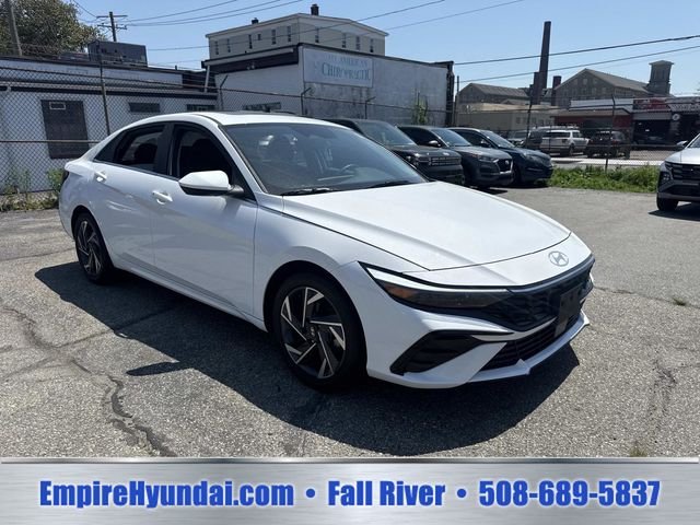 Used 2024 White Hyundai SEL image 2