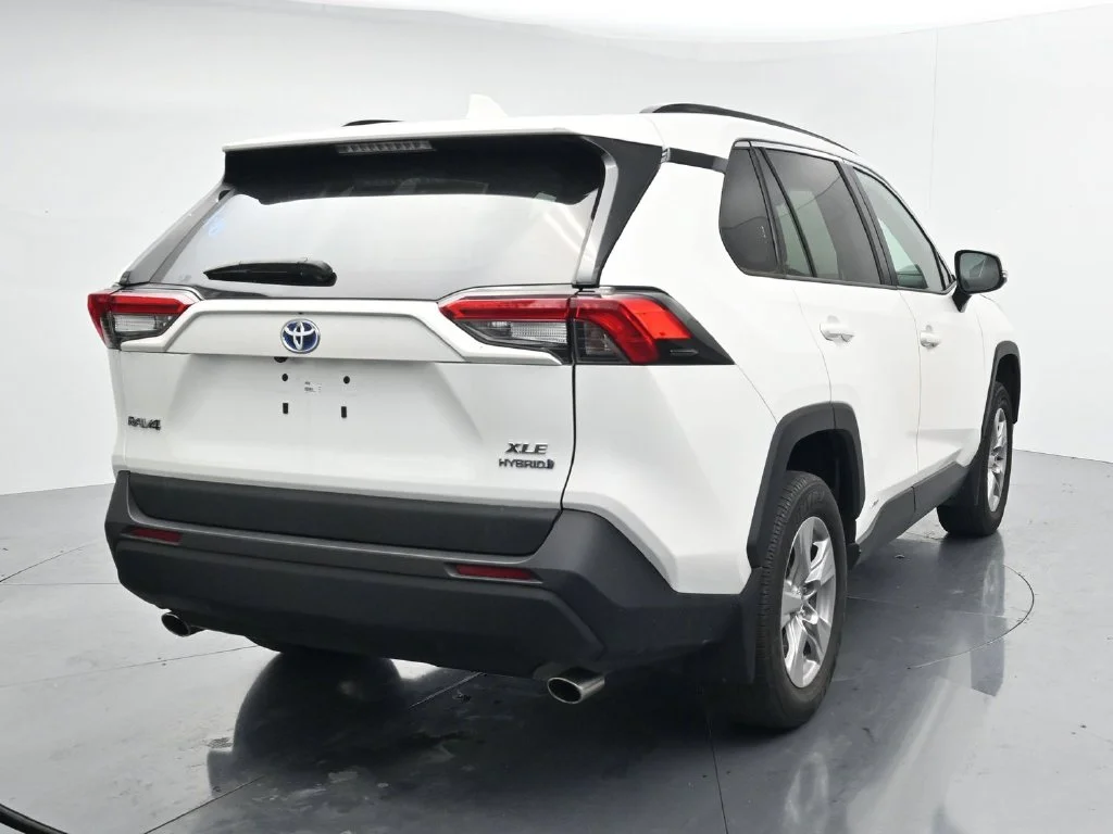Used 2024 White Toyota XLE image 5