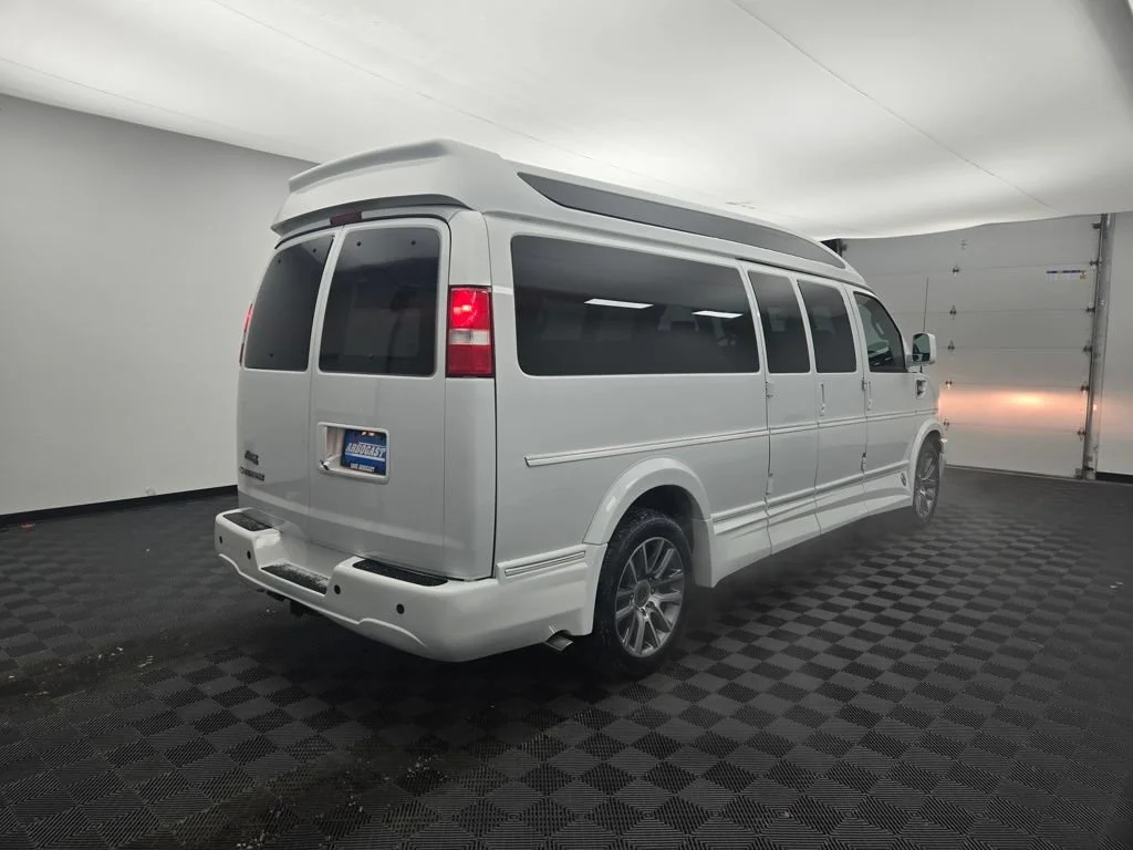 Used 2020 Summit White Chevrolet WT image 3