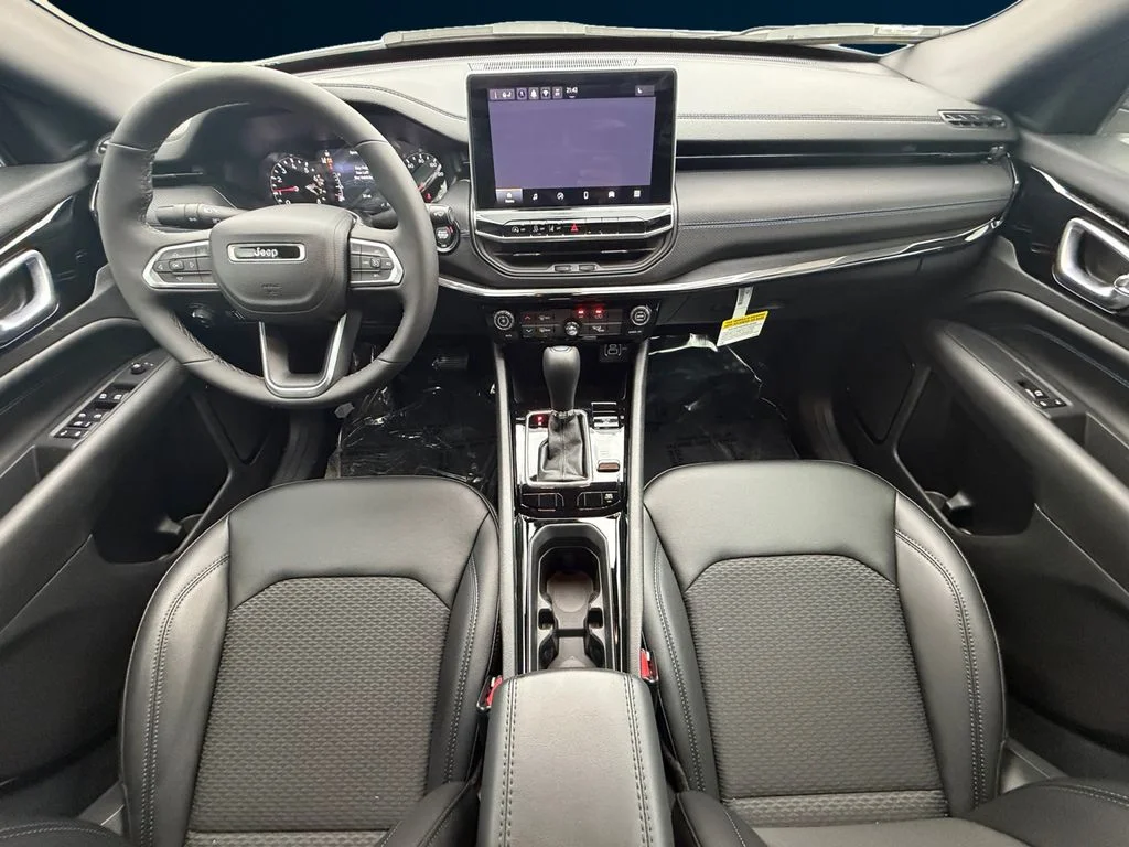 New 2026 White Jeep Latitude image 12