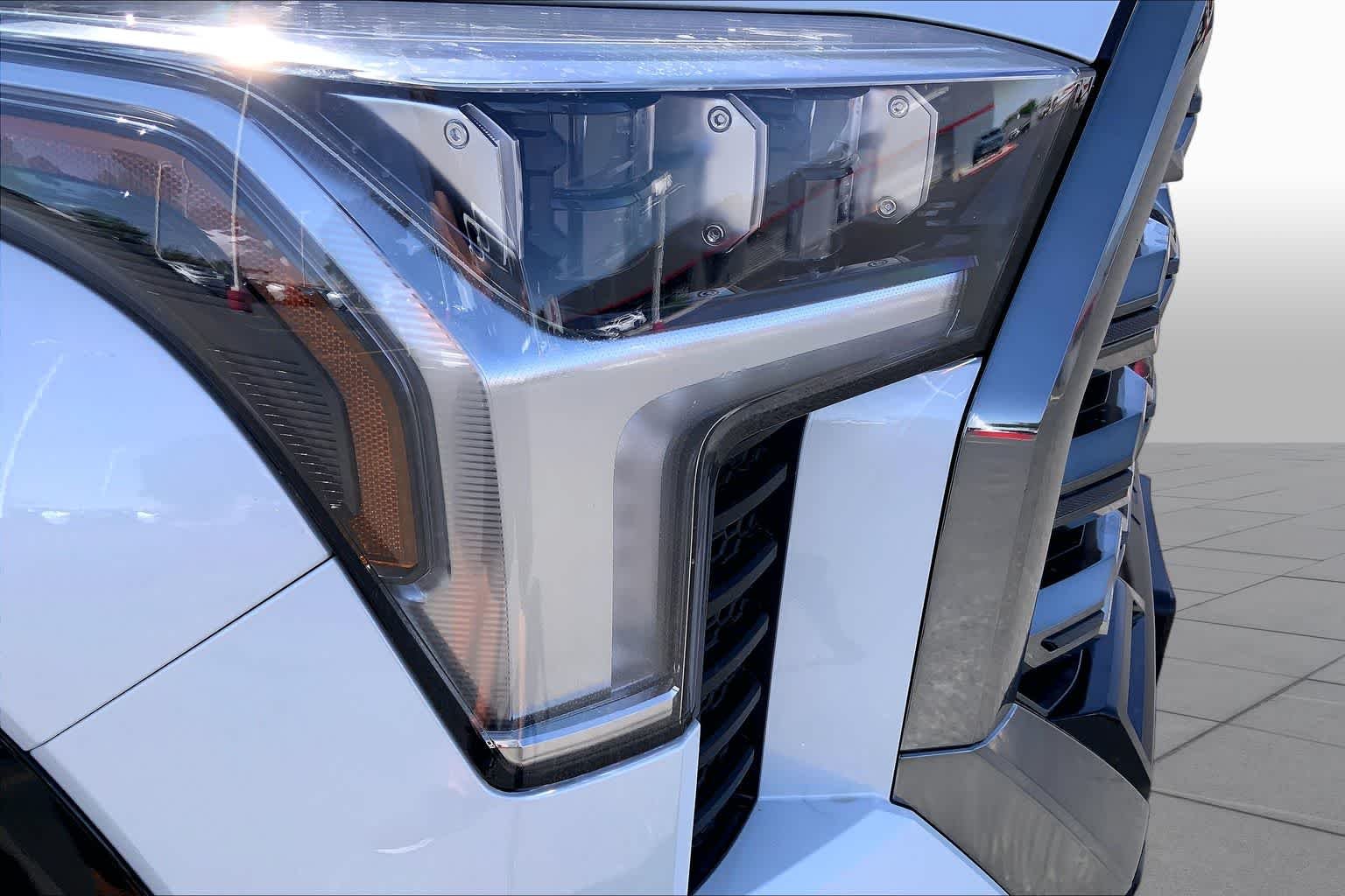 New 2026 Wind Chill Pearl Toyota Platinum image 13