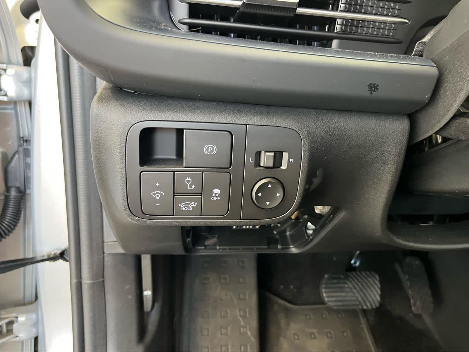 Used 2025 Gravity Gold Matte Hyundai SEL image 14